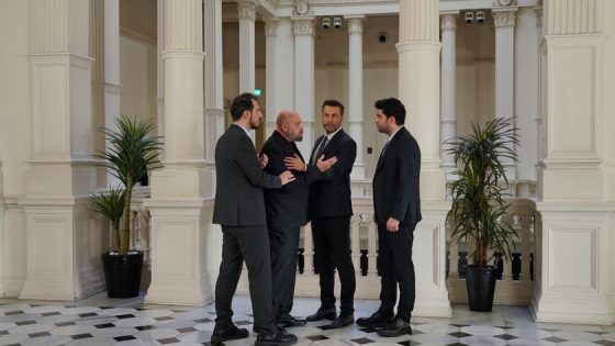 مسلسل شراب التوت الحلقة 81 مترجم